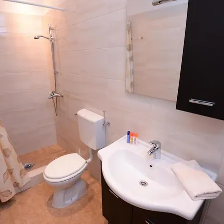 Ploce Apartments- Comfort Studio With Terrace And Sea View - Petra Kresimira ... Appartement