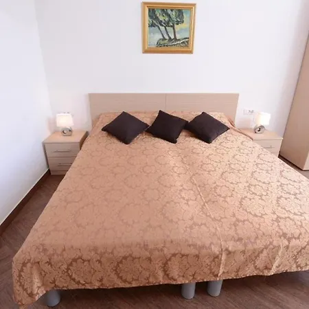 Ploce Apartments- Comfort Studio With Terrace And Sea View - Petra Kresimira ...