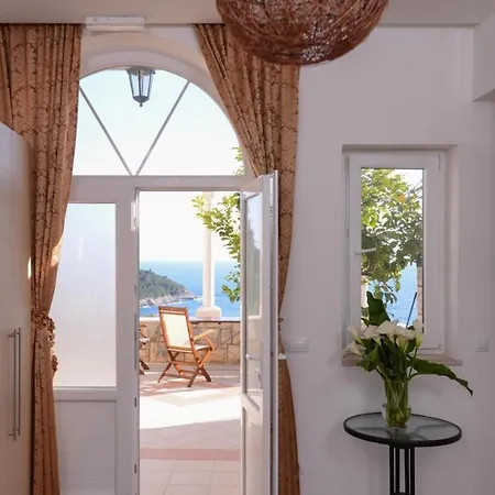 Ploce Apartments- Comfort Studio With Terrace And Sea View - Petra Kresimira ... Apartmán