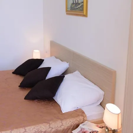 Ploce Apartments- Comfort Studio With Terrace And Sea View - Petra Kresimira ... Apartment *