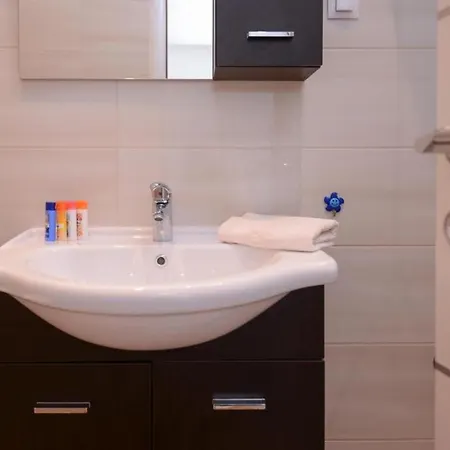Ploce Apartments- Comfort Studio With Terrace And Sea View - Petra Kresimira ... Apartment *